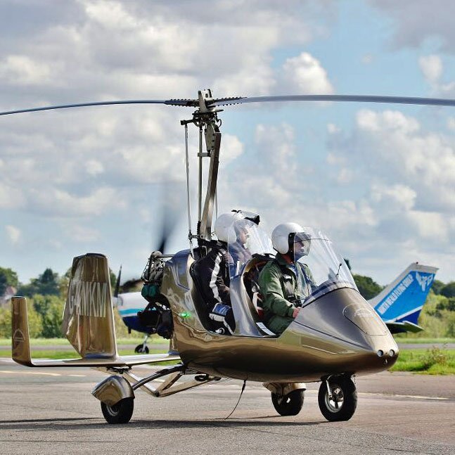 Gyrocopter Flying Lessons & Experiences UK Into The Blue