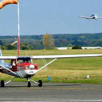flying lessons take to the air with intotheblue south county flyers flying club rhode island