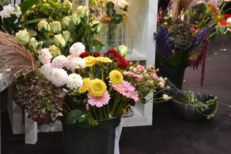 How To a Florist UK The IntoTheBlue Guide