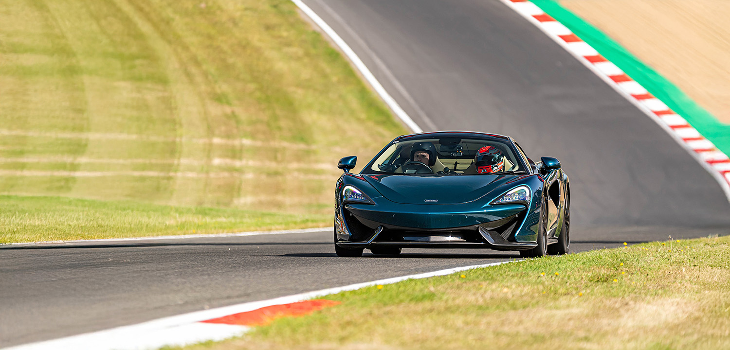 McLaren 570s Drive with Hotlap from Into the Blue