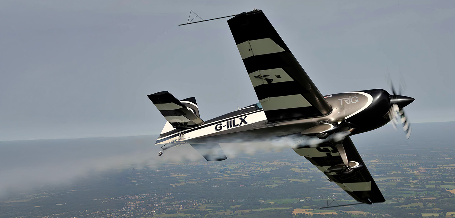 Ultimate Extra 330 Aerobatics Experience at Into the Blue