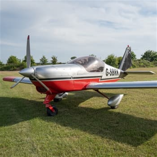 Flying Lessons Northamptonshire in 2 & 4-seater Planes