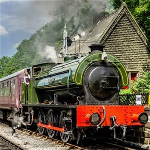 Gold Steam Train Experiences at Derbyshires Ecclesbourne Valley Railway